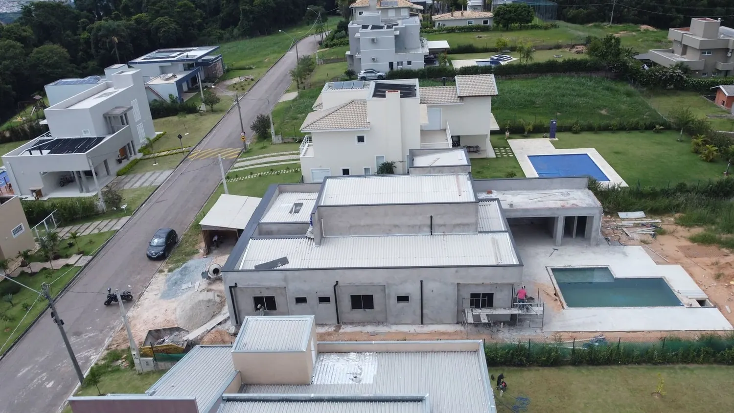 Vista aérea de condomínio residencial com obras executadas pela Atlas Engenharia